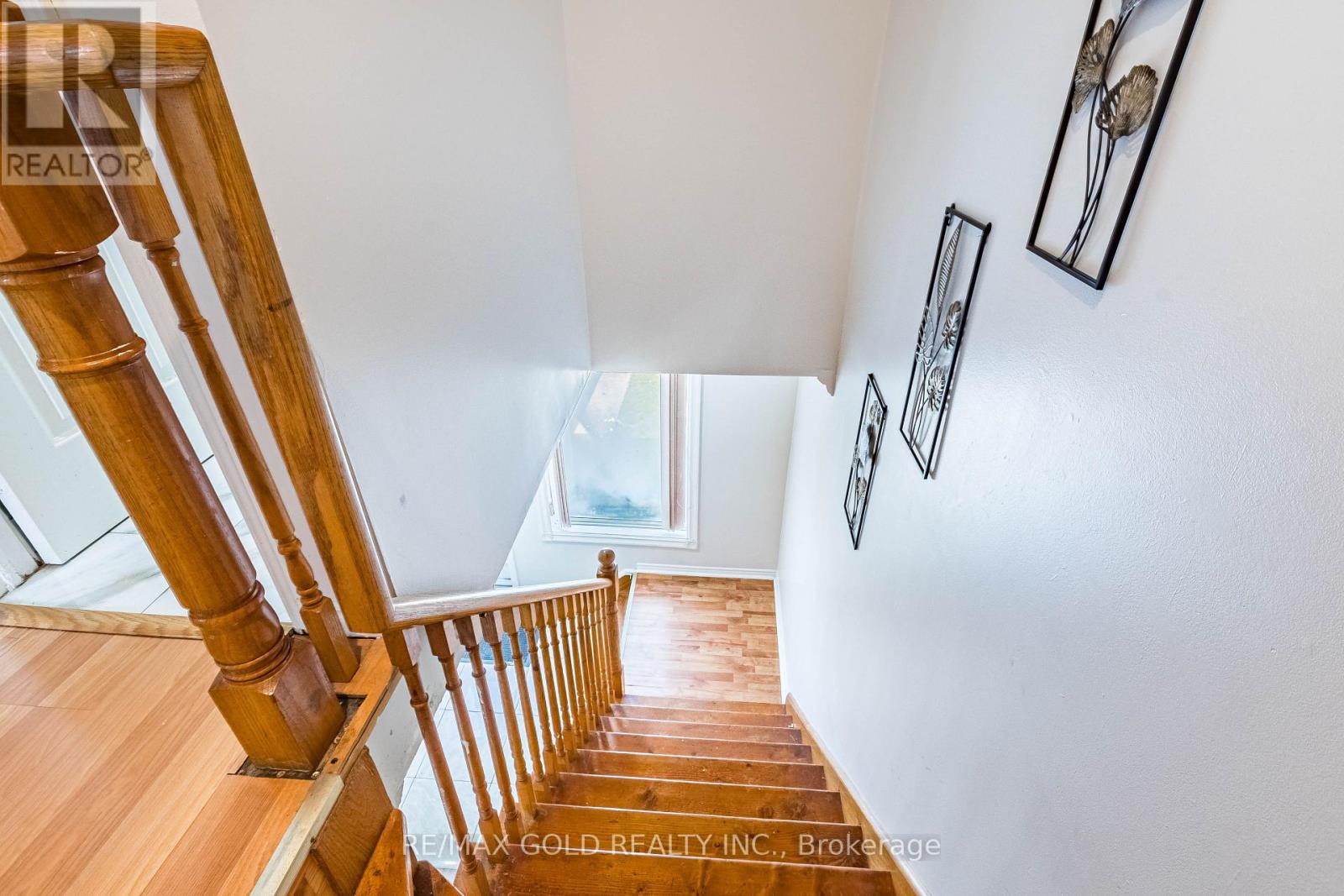 10 Elmstead Court, Brampton, Ontario  L6Y 4B9 - Photo 9 - W13663736
