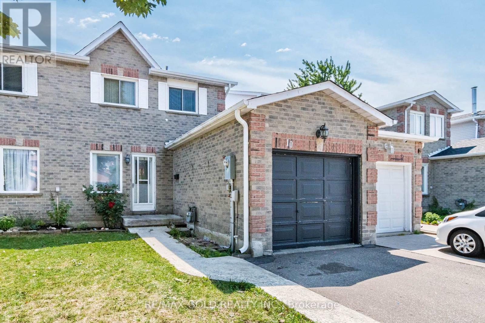 10 Elmstead Court, Brampton, Ontario  L6Y 4B9 - Photo 3 - W13663736