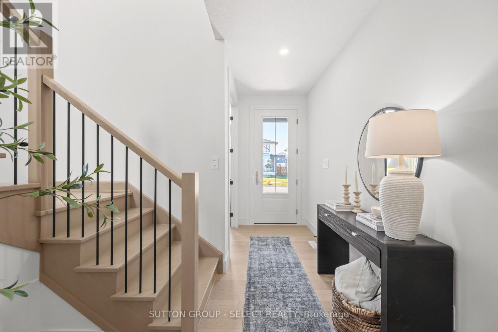 1906 Fountain Grass Drive, London South, Ontario  N6K 0K7 - Photo 4 - X13649426
