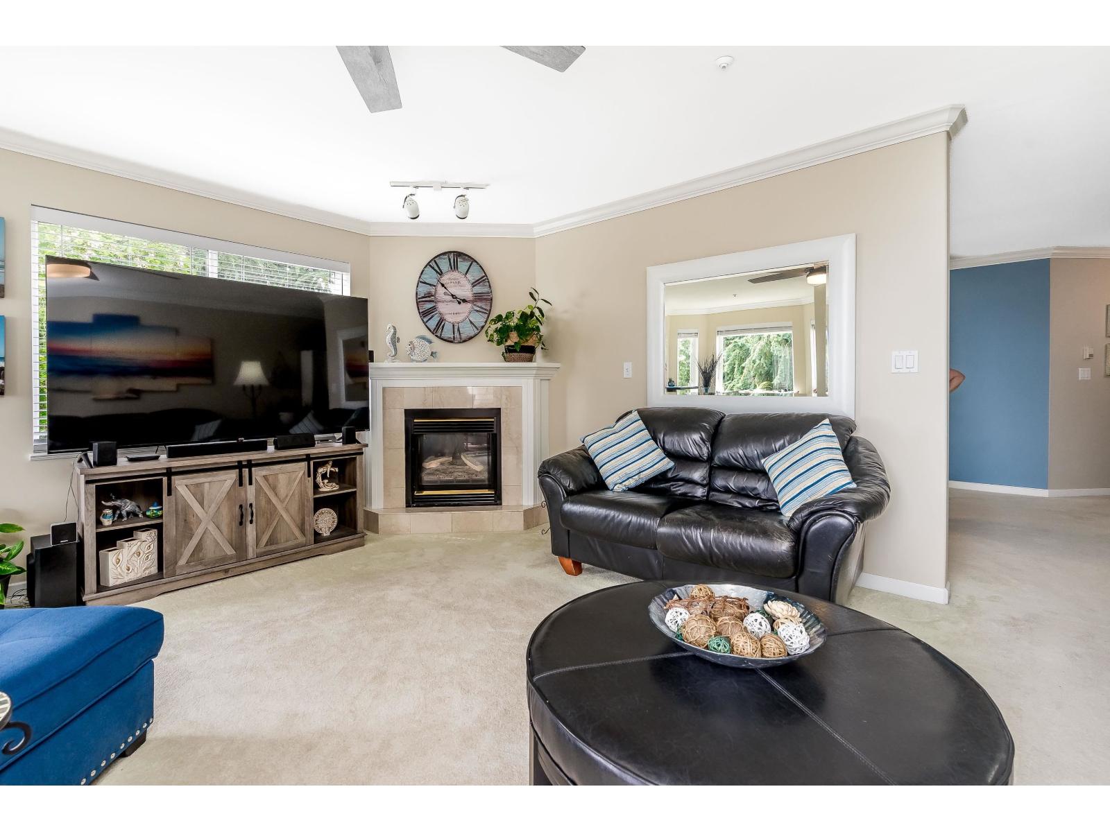 201 14934 THRIFT AVENUE, White Rock, British Columbia