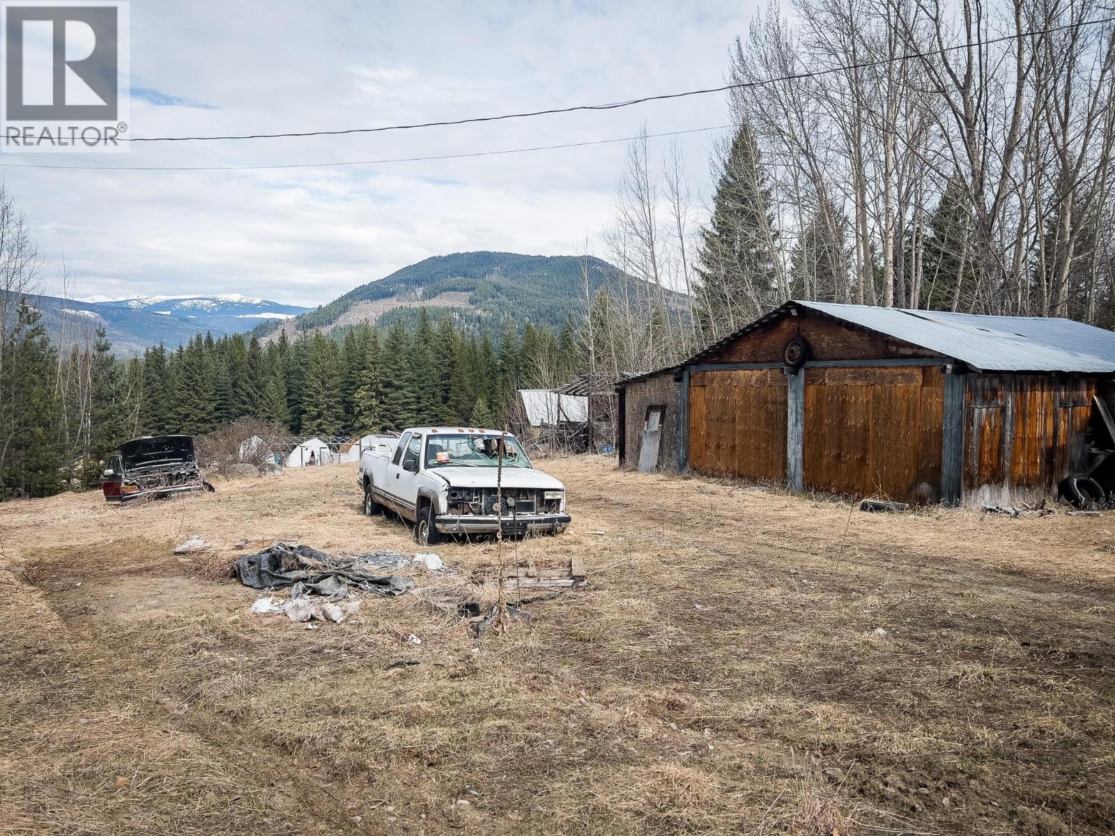 3584 Barriere South Road, Barriere, British Columbia  V0E 1E0 - Photo 12 - 10384943