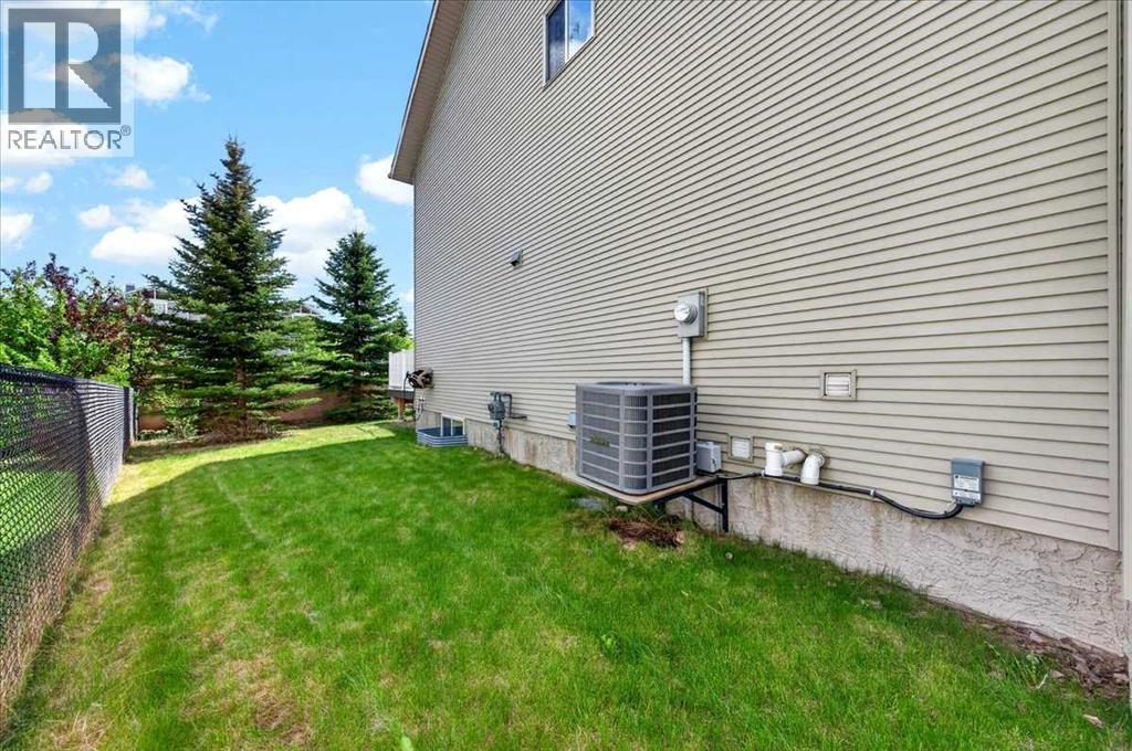 18 Cougarstone Bay SW, Calgary, Alberta  T3H 4Z4 - Photo 47 - A2327235