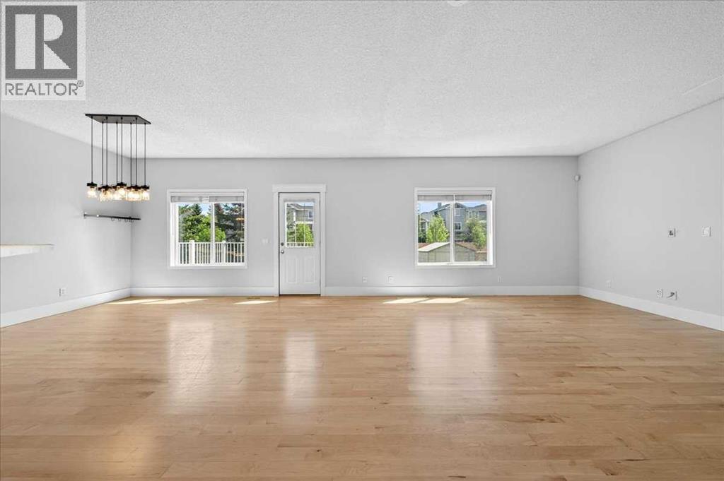 18 Cougarstone Bay SW, Calgary, Alberta  T3H 4Z4 - Photo 9 - A2327235