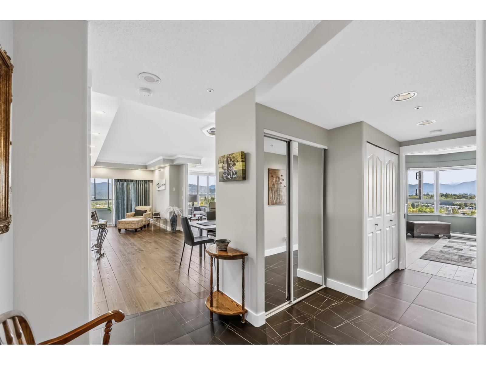 1601 3190 Gladwin Road, Abbotsford, British Columbia  V2T 5T2 - Photo 4 - R3154644