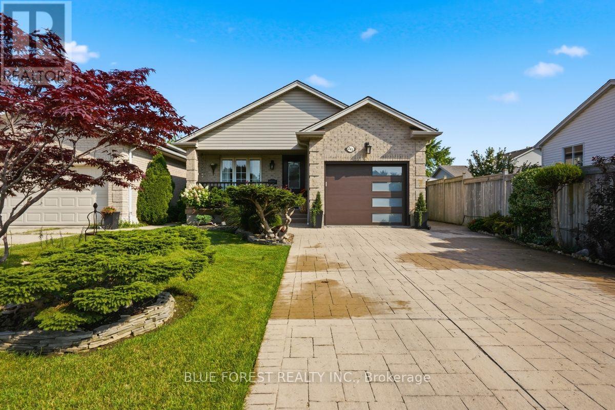 241 Oldham Street, London South, Ontario  N5Z 5E3 - Photo 1 - X13677692