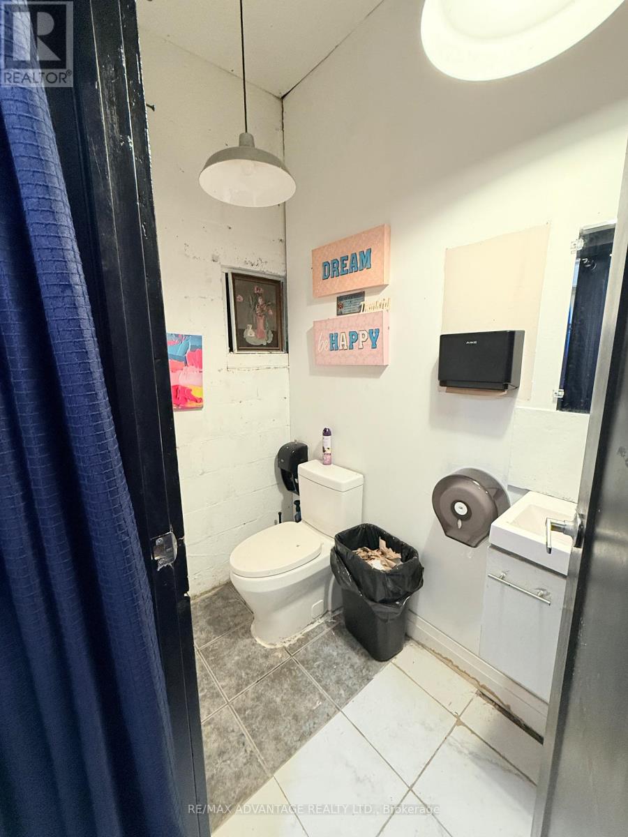 390 Adelaide Street N, London East, Ontario N6B 3H6 - Photo 5 - X13677700