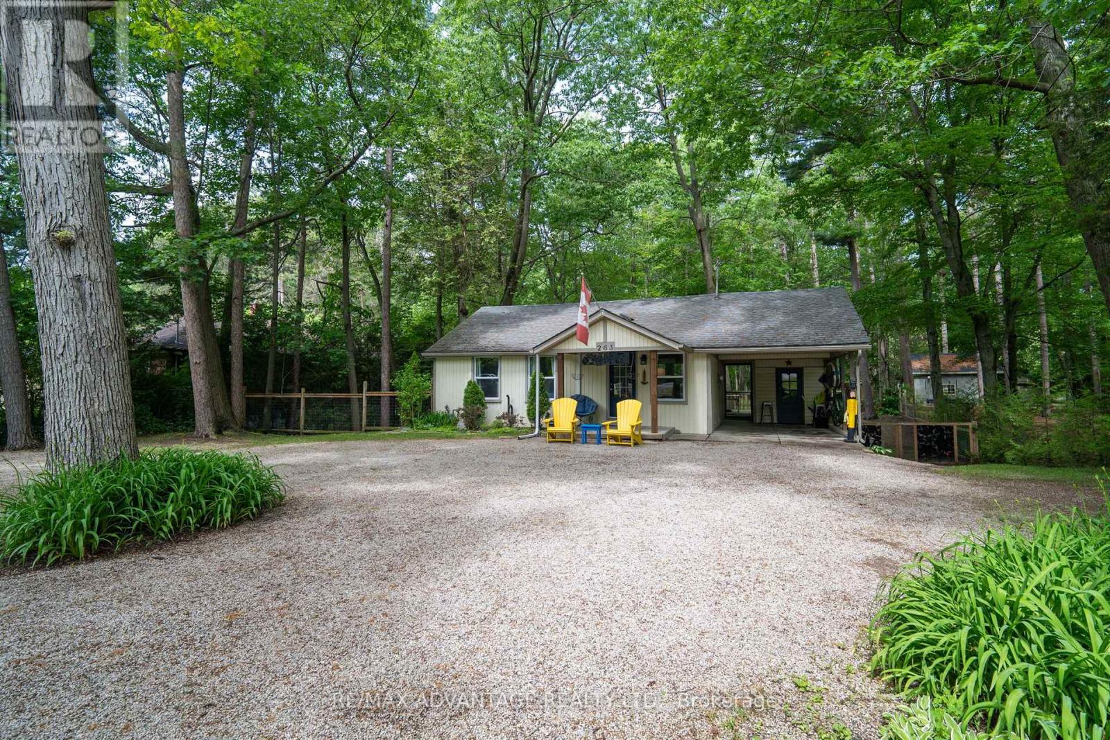 263 Ontario Street S, Lambton Shores, Ontario  N0M 1T0 - Photo 1 - X13677716