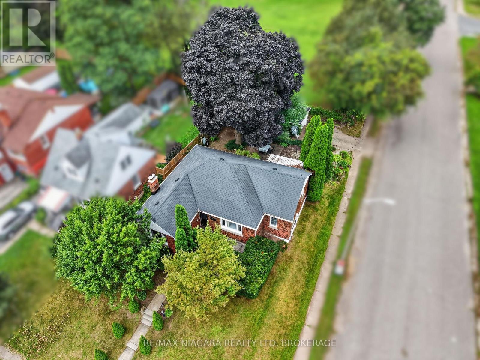 5735 Hanan Avenue, Niagara Falls (Hospital), Ontario L2G 4E8 - Photo 1 - X13677728