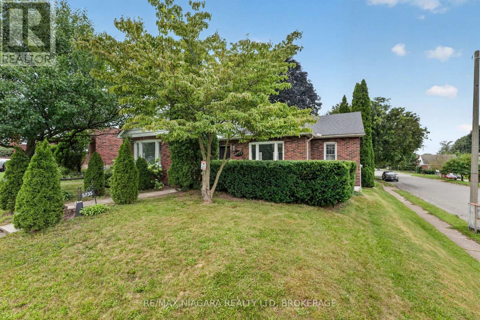 5735 Hanan Avenue, Niagara Falls (Hospital), Ontario L2G 4E8 - Photo 2 - X13677728