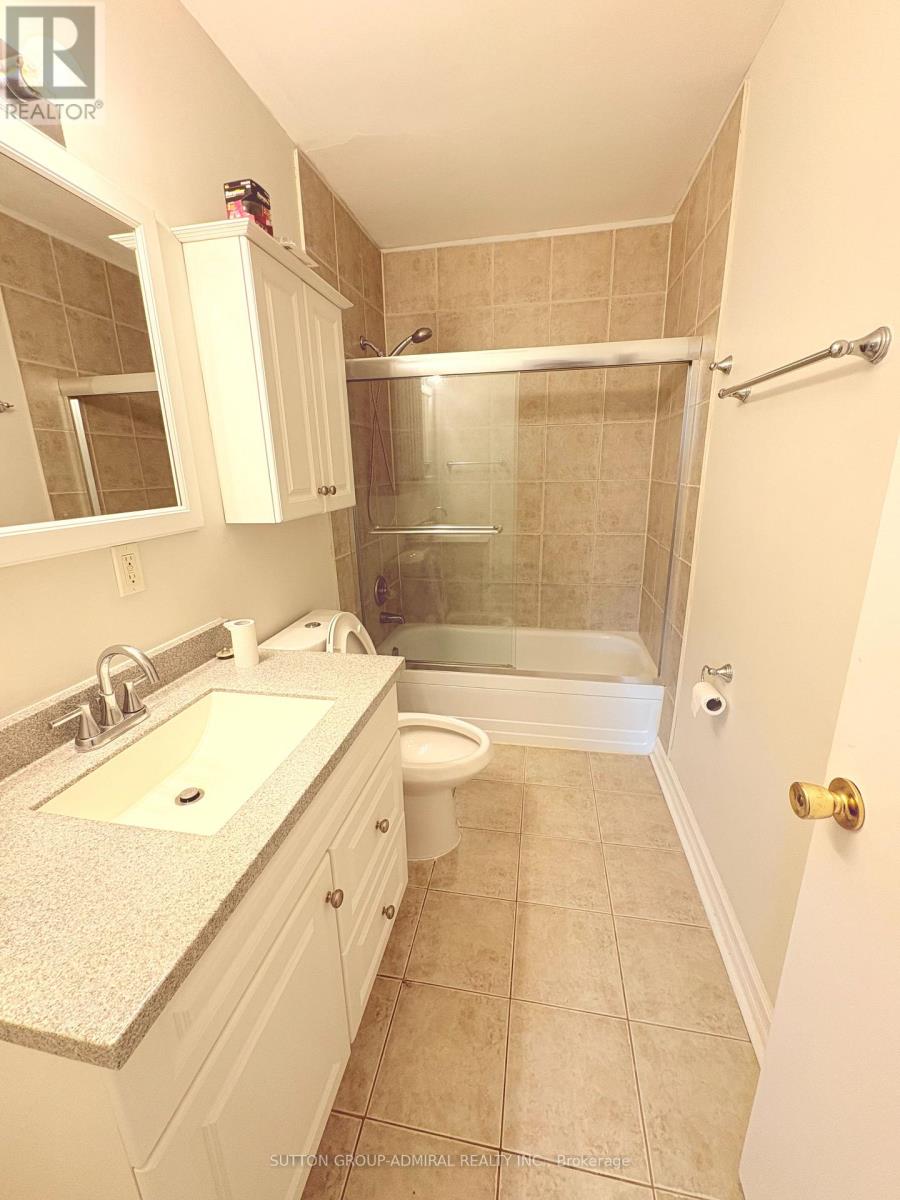 319 Dovedale Drive, Whitby, Ontario  L1N 1Z8 - Photo 12 - E13677666