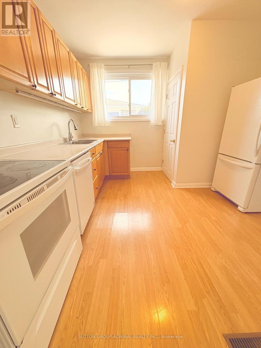 319 Dovedale Drive, Whitby, Ontario  L1N 1Z8 - Photo 6 - E13677666