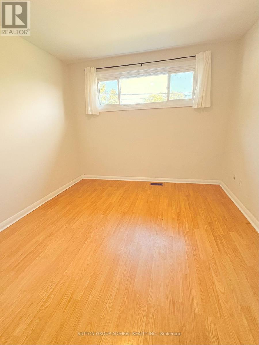 319 Dovedale Drive, Whitby, Ontario  L1N 1Z8 - Photo 9 - E13677666