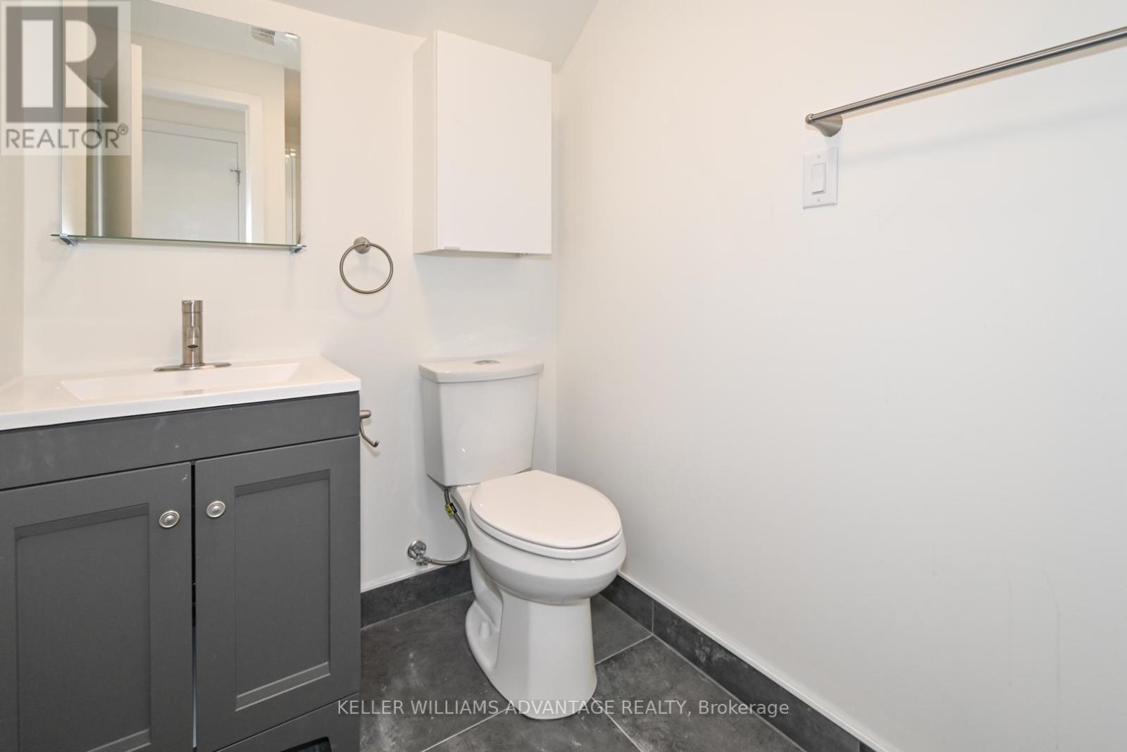 Upper - 113 Woodbine Avenue, Toronto, Ontario  M4L 3P1 - Photo 10 - E13677740
