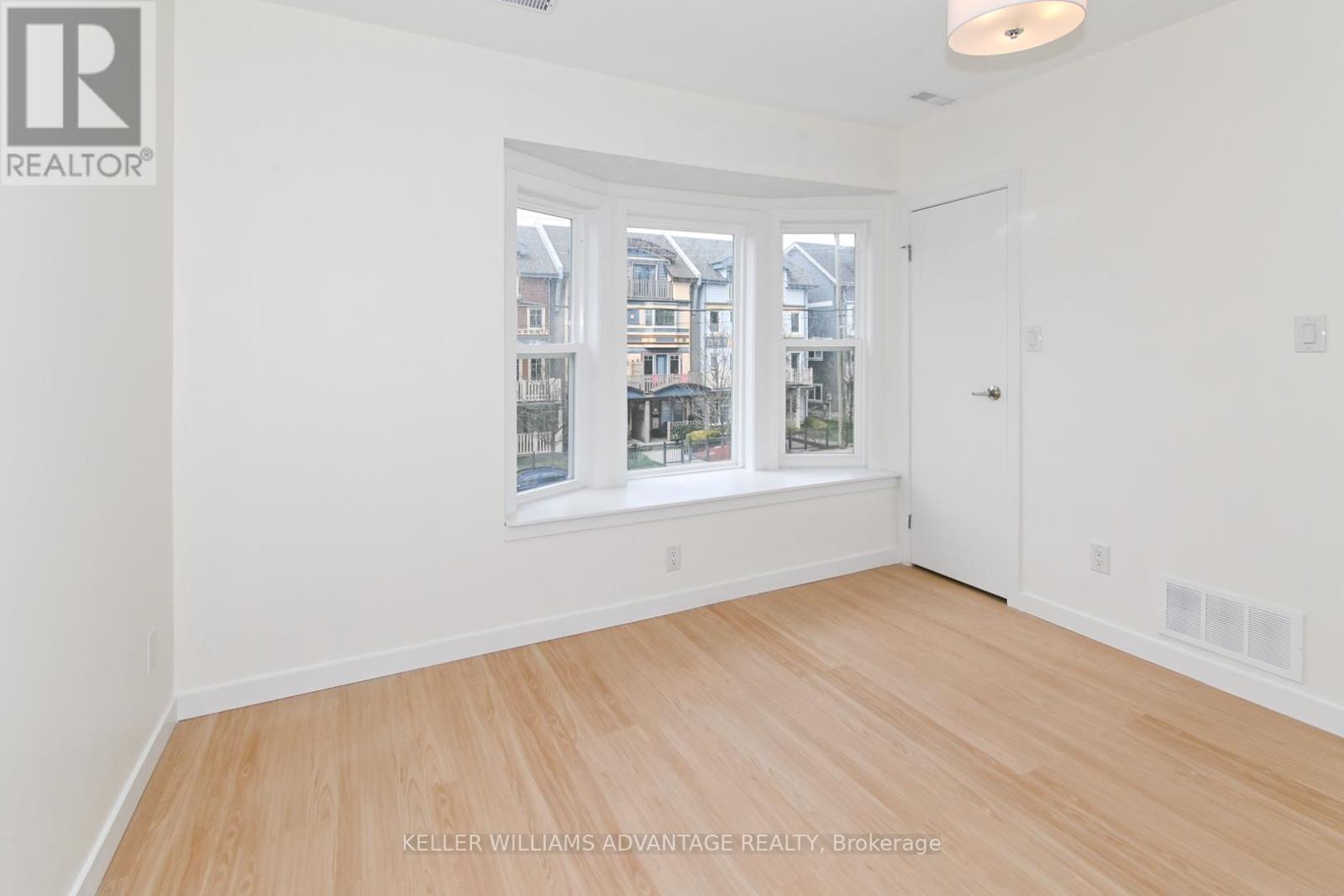 Upper - 113 Woodbine Avenue, Toronto, Ontario  M4L 3P1 - Photo 12 - E13677740