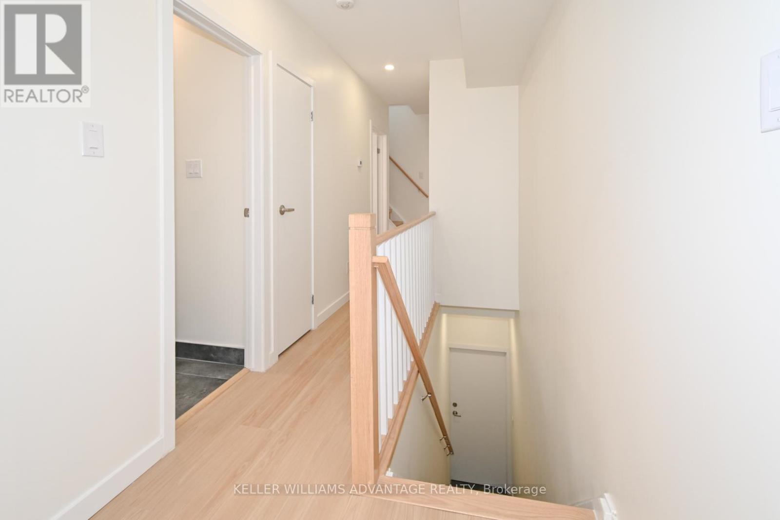 Upper - 113 Woodbine Avenue, Toronto, Ontario  M4L 3P1 - Photo 17 - E13677740