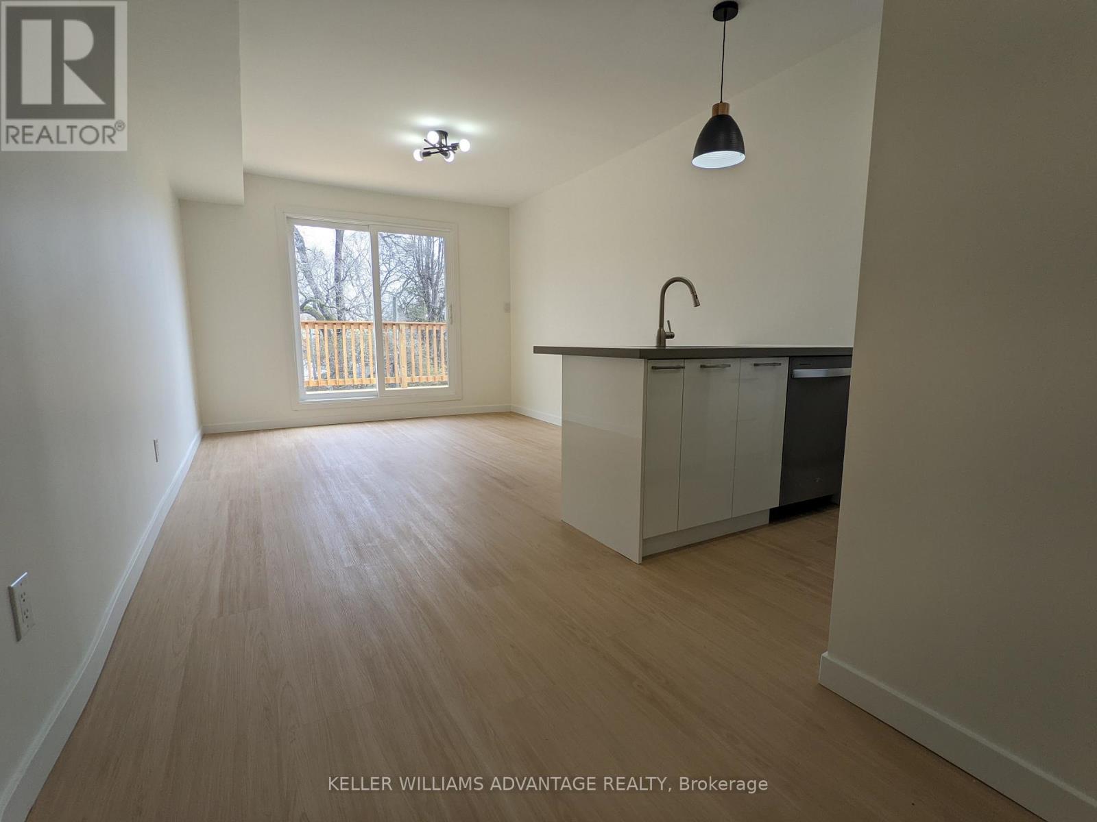Upper - 113 Woodbine Avenue, Toronto, Ontario  M4L 3P1 - Photo 3 - E13677740