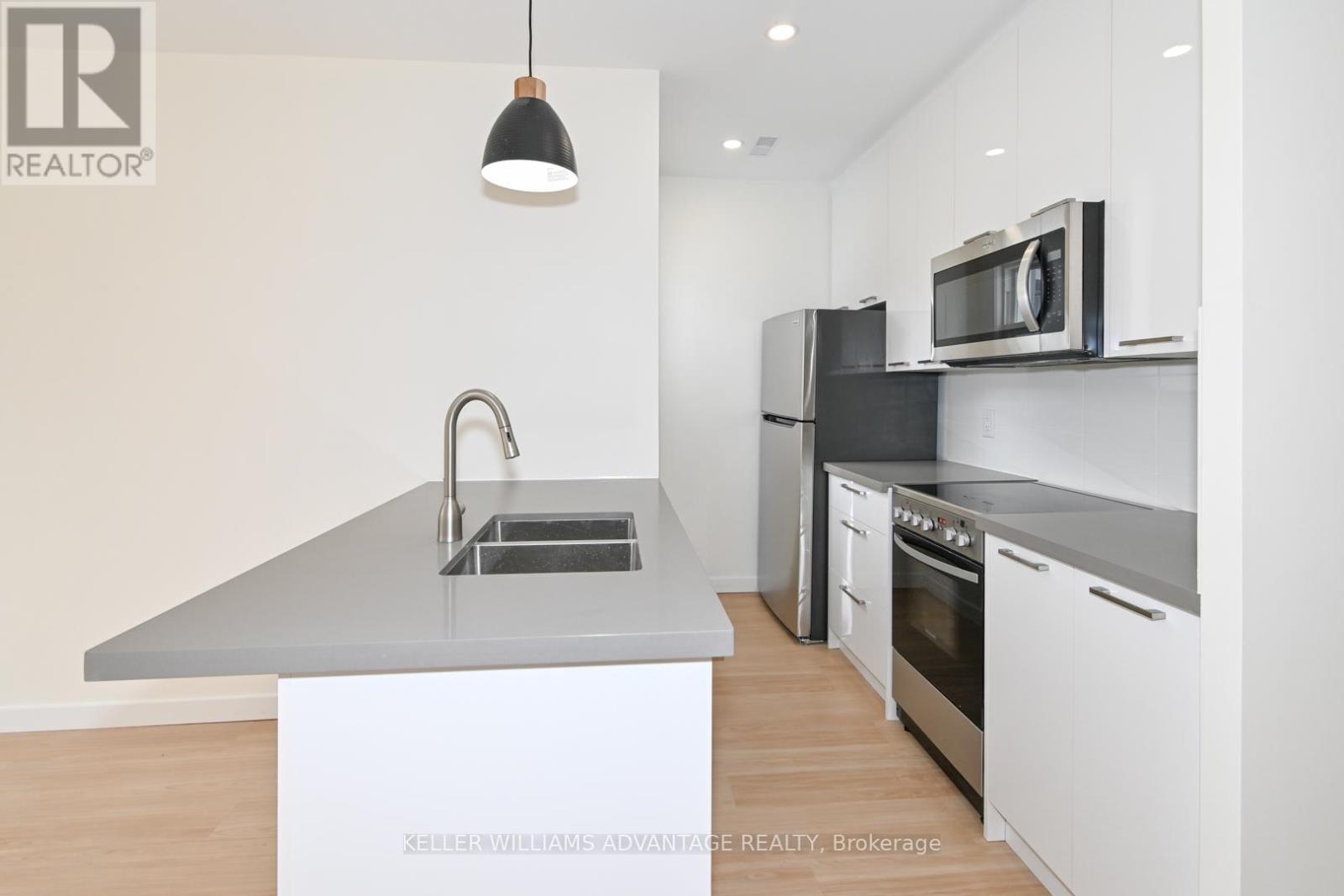 Upper - 113 Woodbine Avenue, Toronto, Ontario  M4L 3P1 - Photo 4 - E13677740