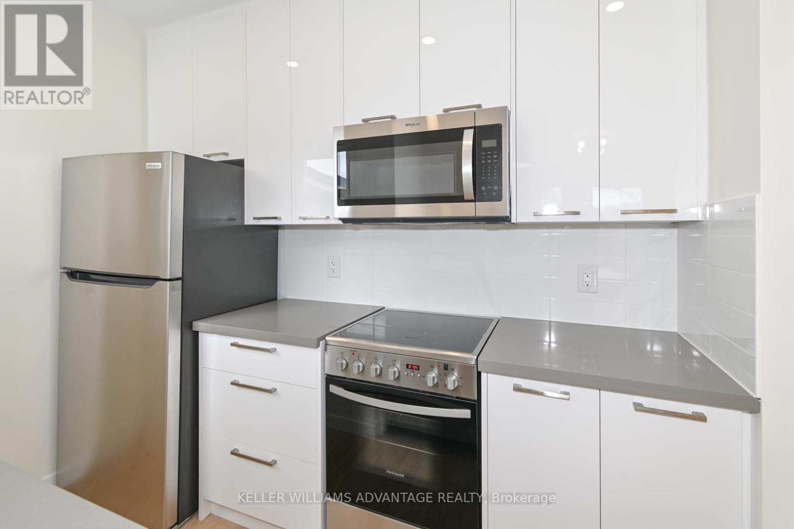 Upper - 113 Woodbine Avenue, Toronto, Ontario  M4L 3P1 - Photo 5 - E13677740