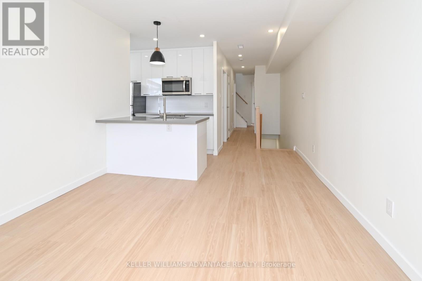 Upper - 113 Woodbine Avenue, Toronto, Ontario  M4L 3P1 - Photo 6 - E13677740