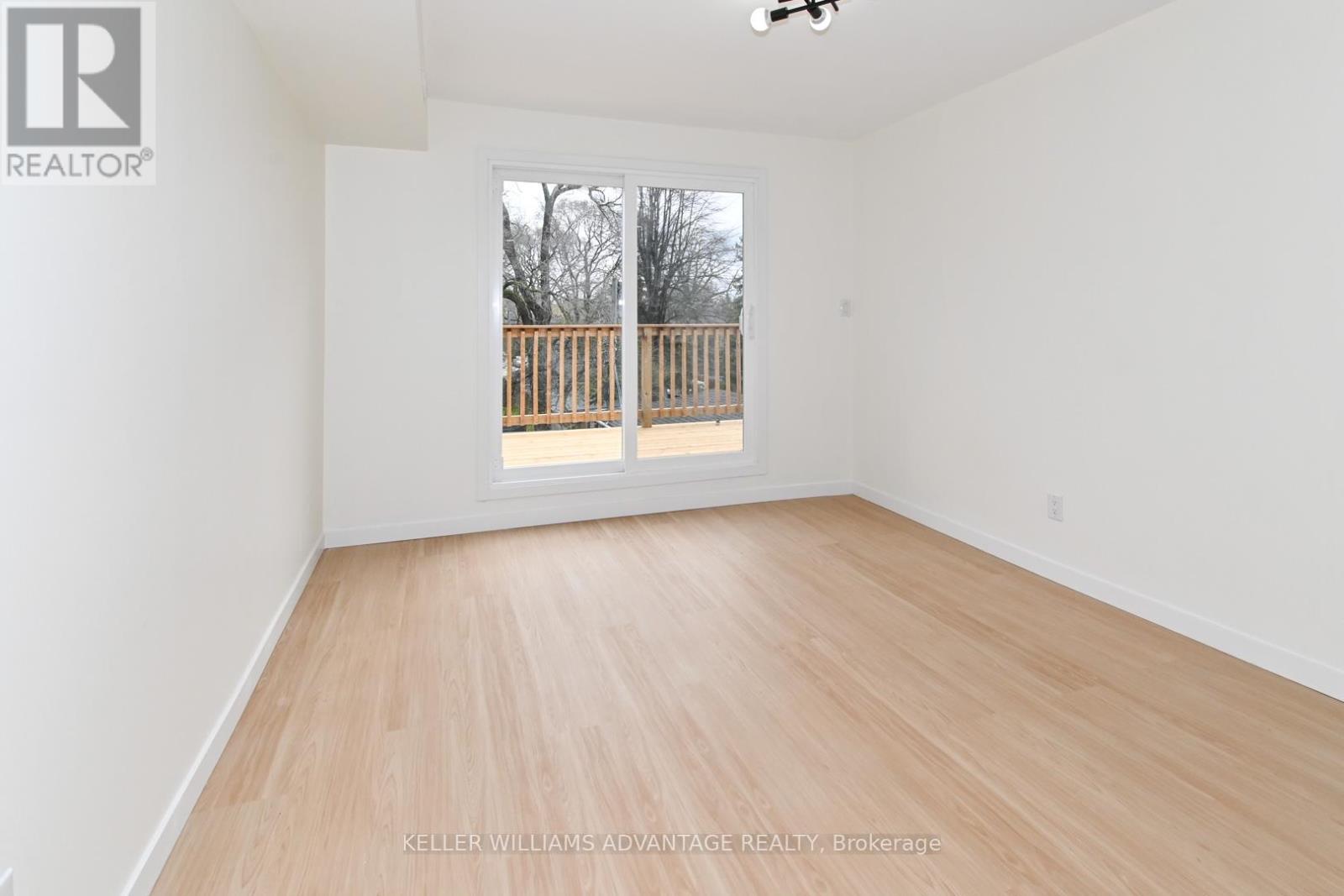Upper - 113 Woodbine Avenue, Toronto, Ontario  M4L 3P1 - Photo 7 - E13677740