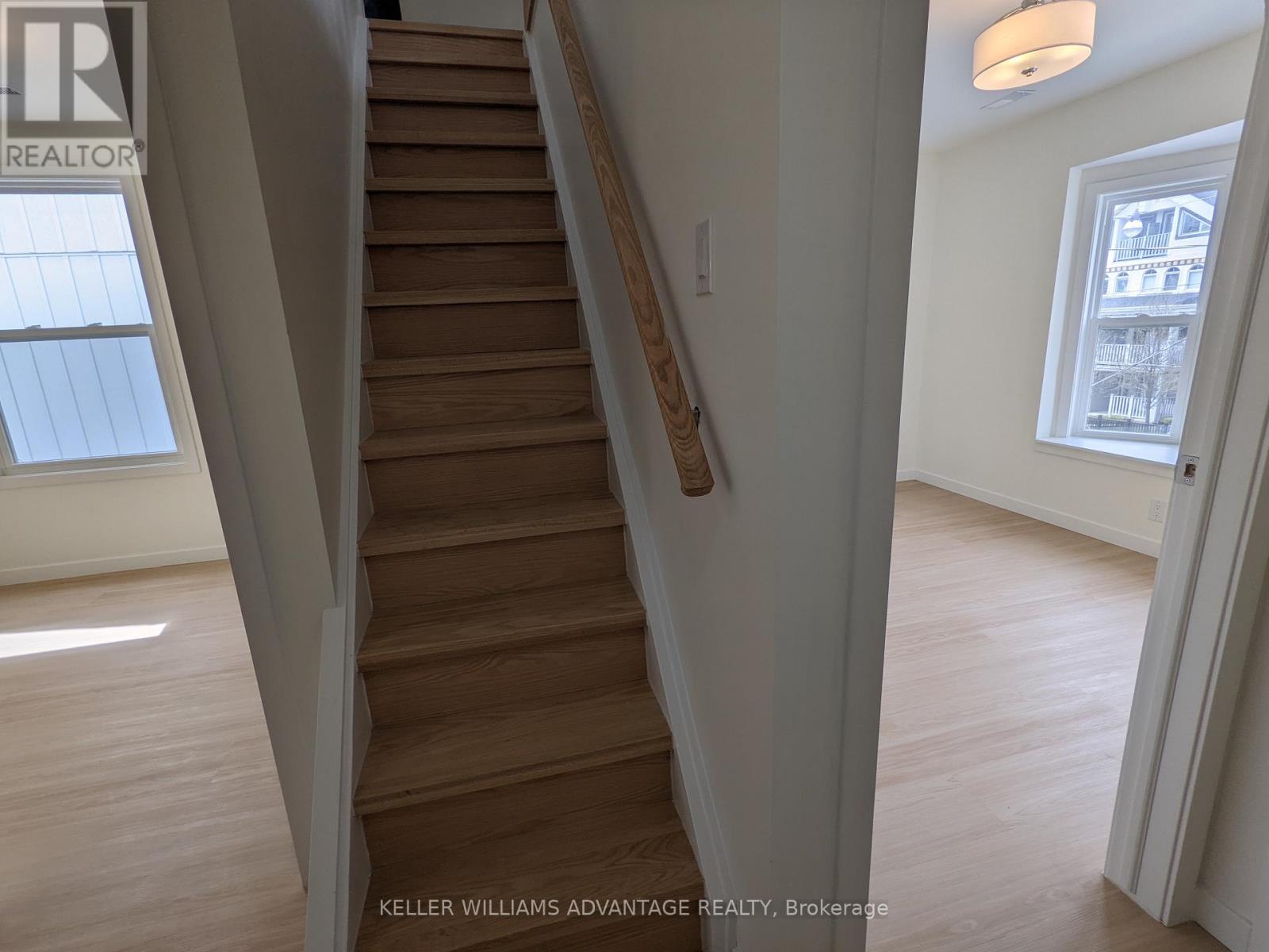 Upper - 113 Woodbine Avenue, Toronto, Ontario  M4L 3P1 - Photo 8 - E13677740