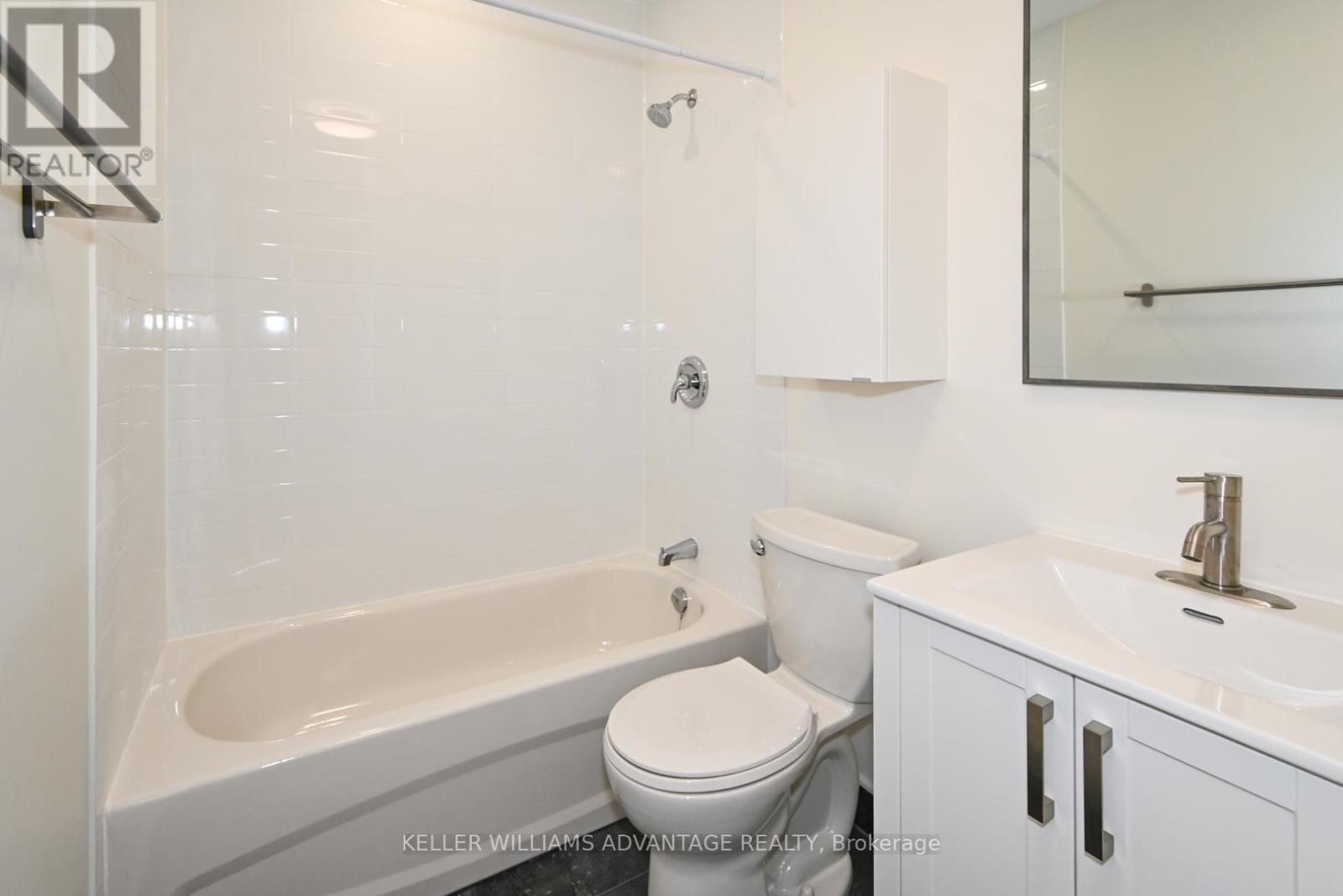 Upper - 113 Woodbine Avenue, Toronto, Ontario  M4L 3P1 - Photo 9 - E13677740