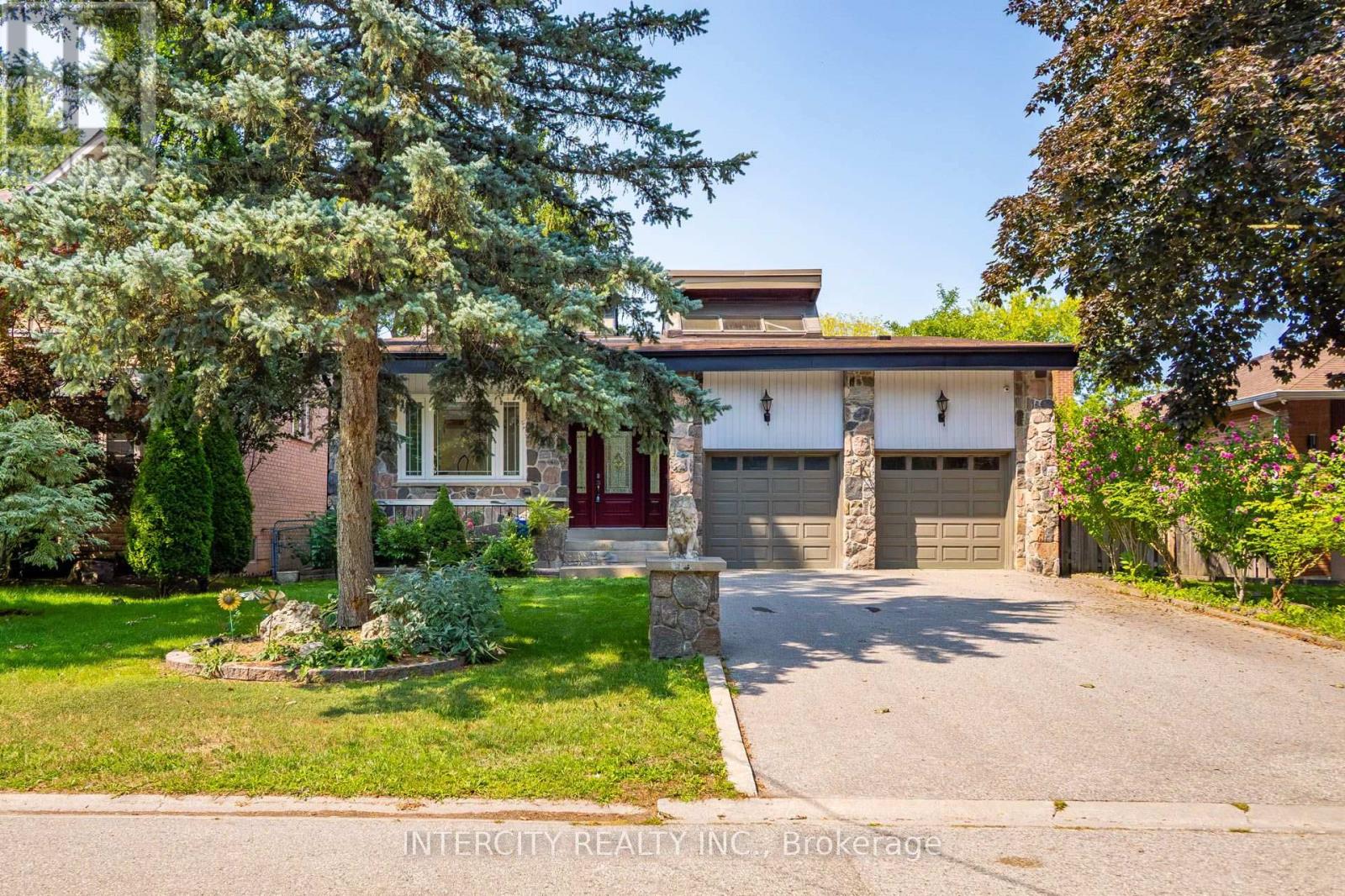 10 EAST DRIVE E, Markham, Ontario