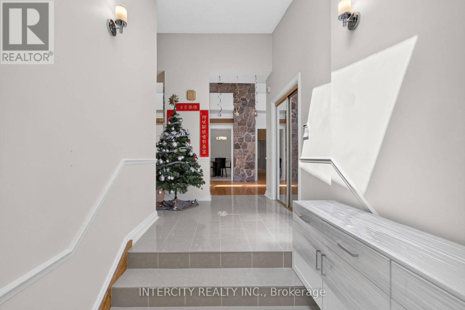 10 East Drive E, Markham, Ontario  L6G 1A4 - Photo 3 - N13677768