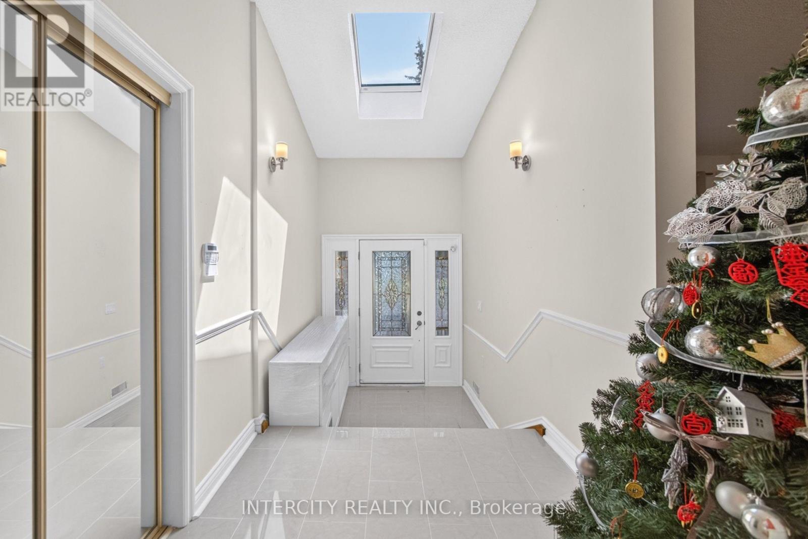 10 East Drive E, Markham, Ontario  L6G 1A4 - Photo 4 - N13677768