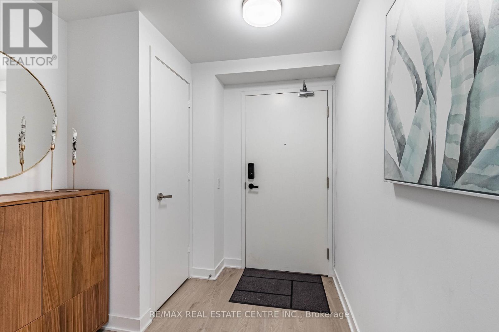 5707 - 3900 Confederation Pkwy Parkway, Mississauga, Ontario  L5B 0M3 - Photo 3 - W13677670