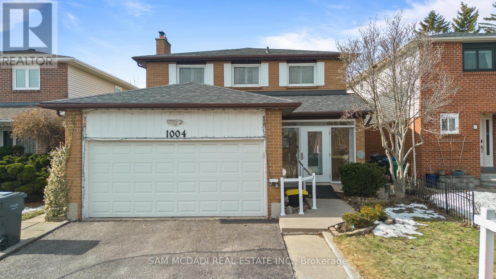 1004 QUEENSBRIDGE DRIVE, Mississauga, Ontario