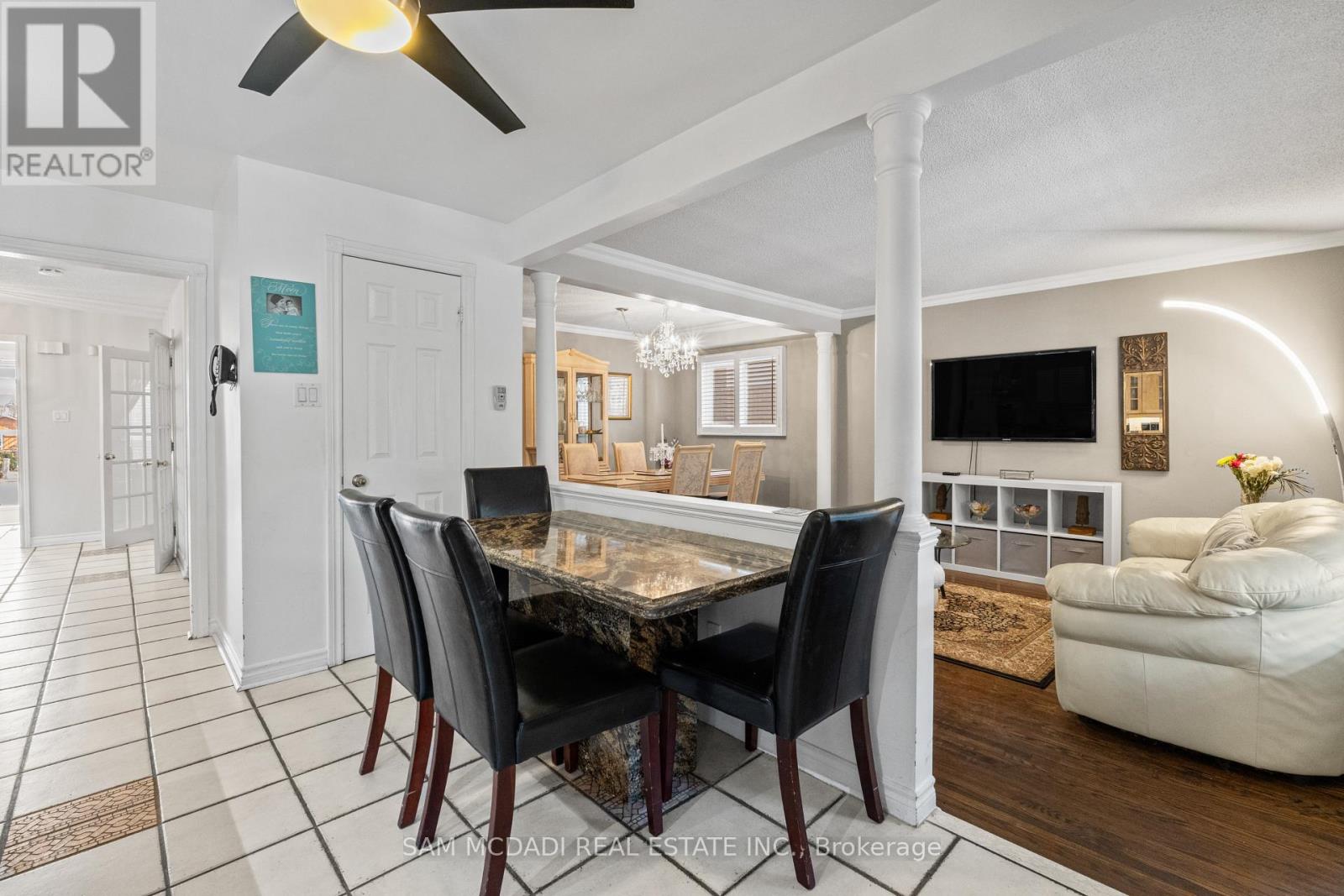 1004 Queensbridge Drive, Mississauga, Ontario  L5C 3R1 - Photo 12 - W13677688