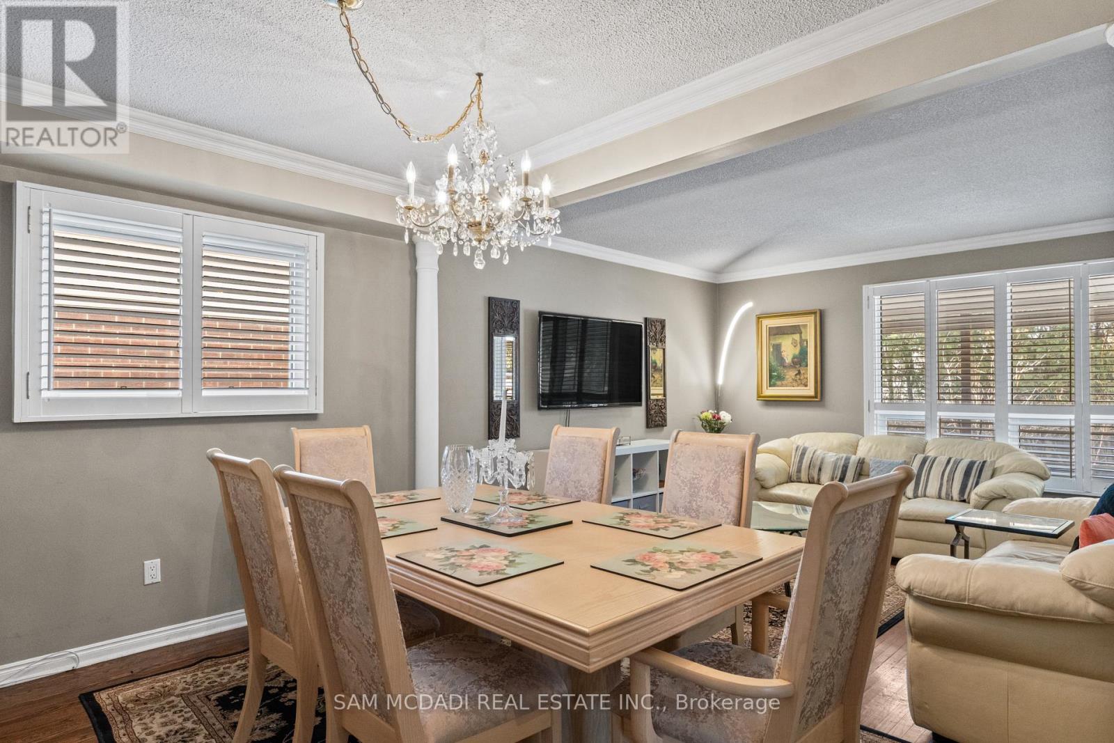 1004 Queensbridge Drive, Mississauga, Ontario  L5C 3R1 - Photo 16 - W13677688