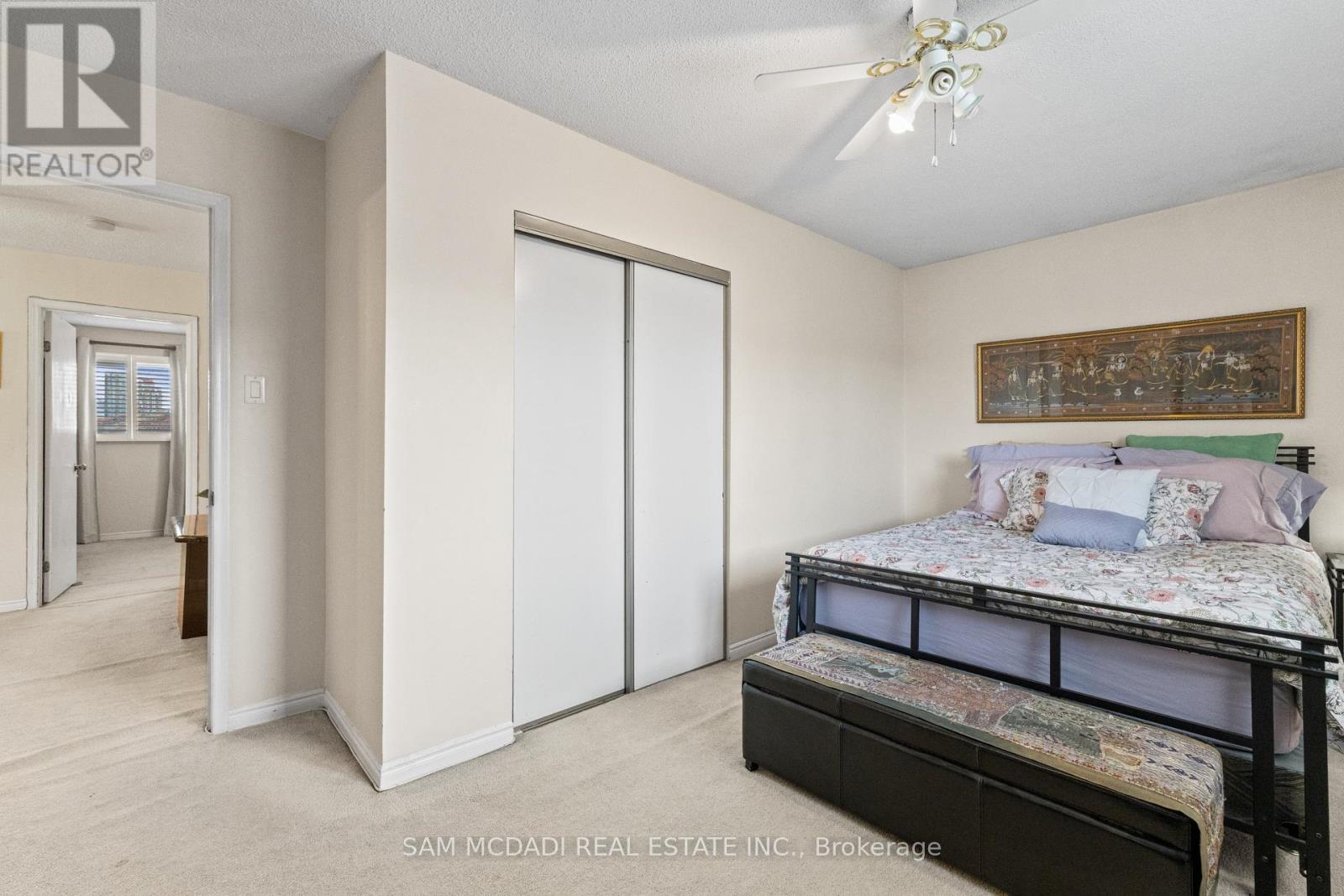 1004 Queensbridge Drive, Mississauga, Ontario  L5C 3R1 - Photo 20 - W13677688