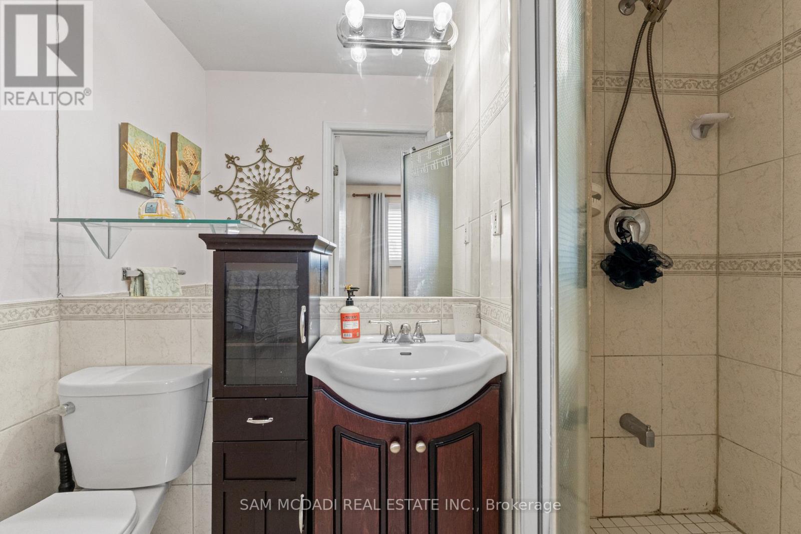 1004 Queensbridge Drive, Mississauga, Ontario  L5C 3R1 - Photo 27 - W13677688