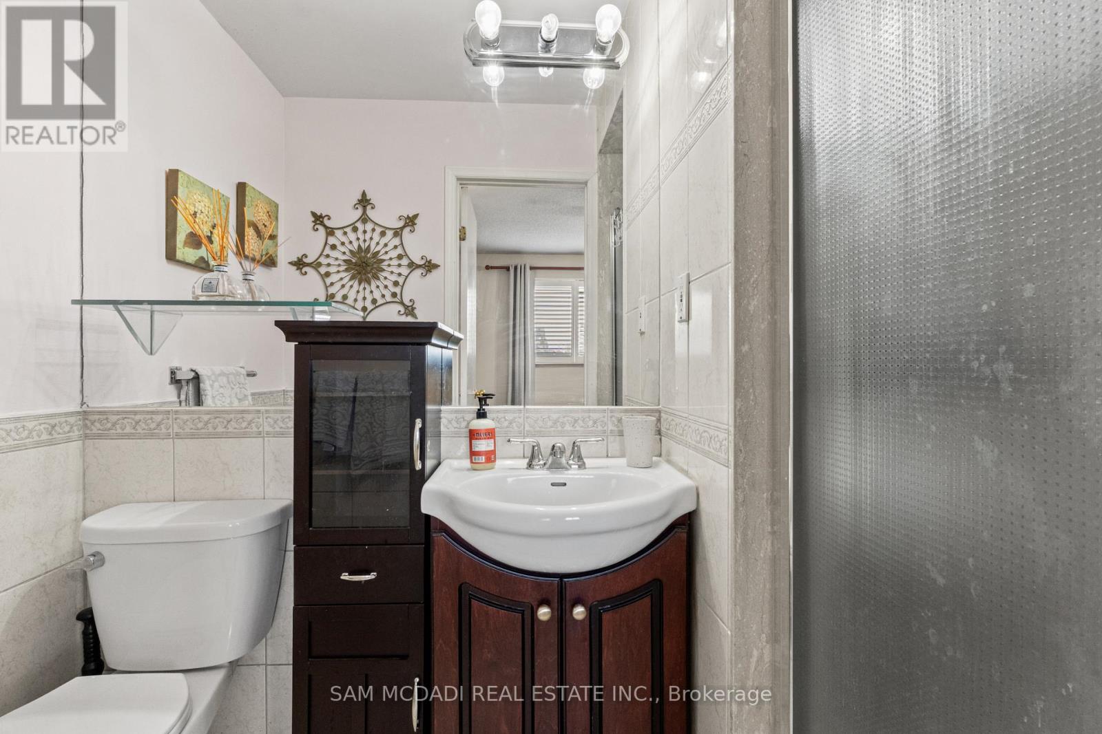 1004 Queensbridge Drive, Mississauga, Ontario  L5C 3R1 - Photo 28 - W13677688