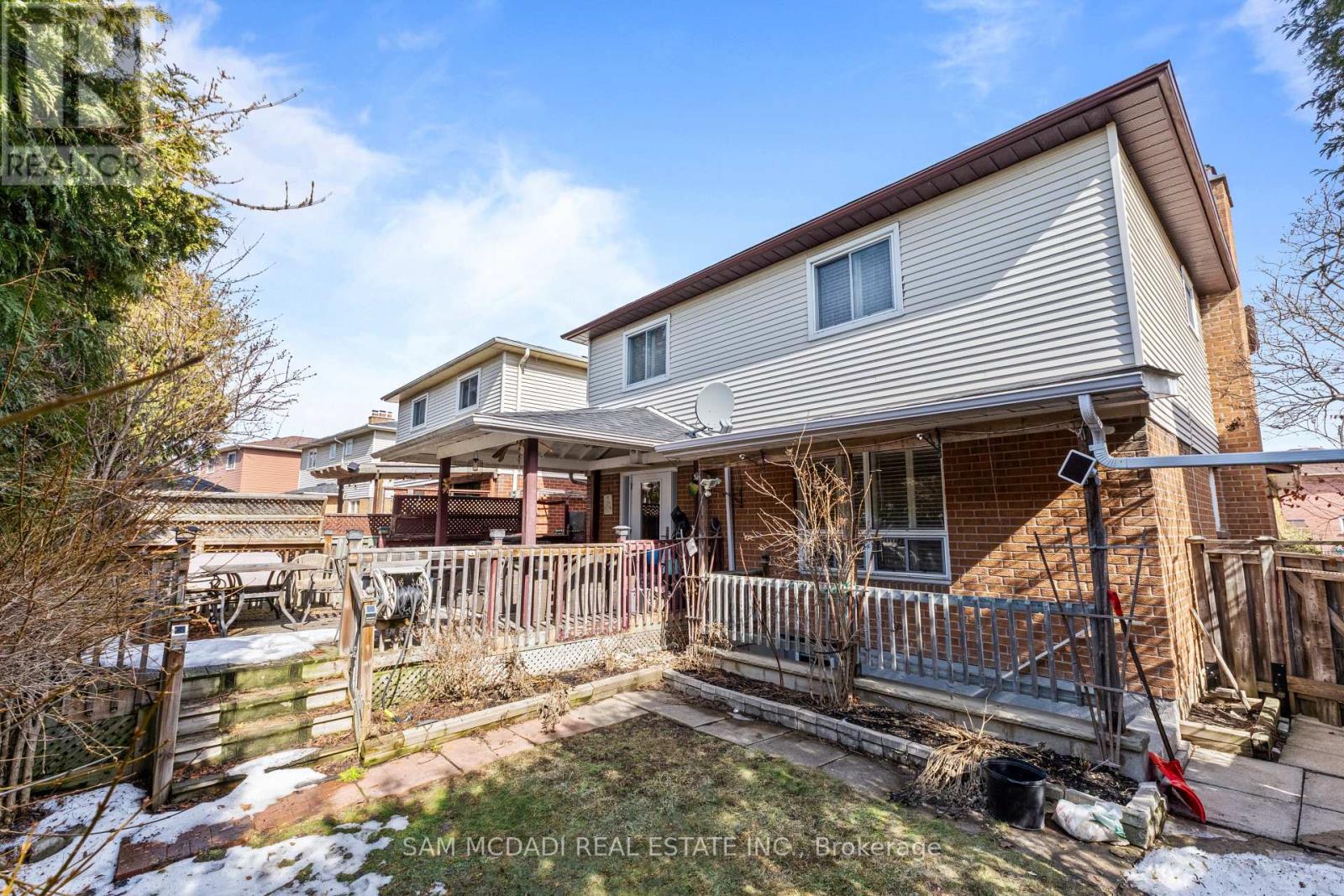 1004 Queensbridge Drive, Mississauga, Ontario  L5C 3R1 - Photo 31 - W13677688