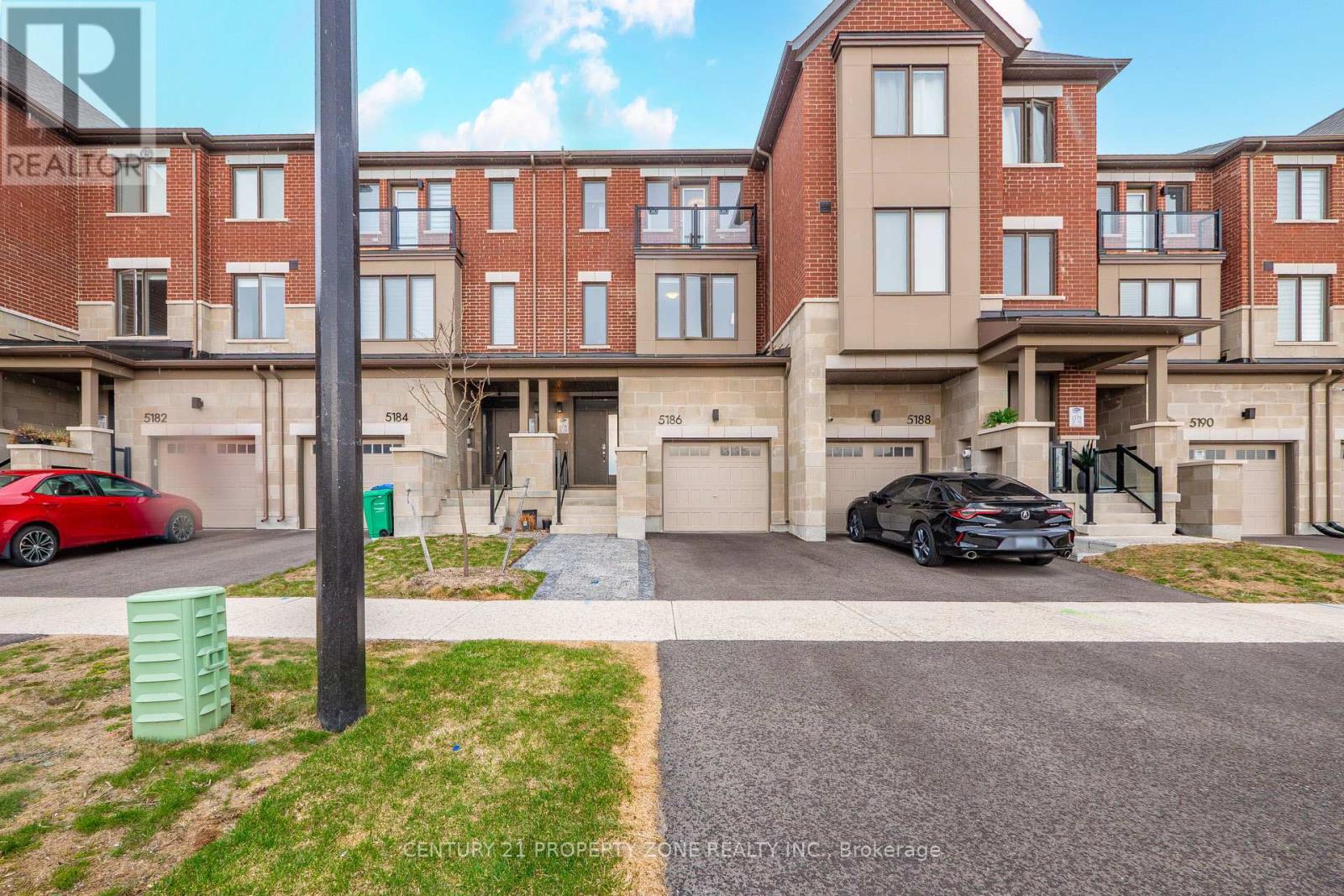 5186 Viola Desmond Drive, Mississauga, Ontario  L5M 2S7 - Photo 2 - W13677804