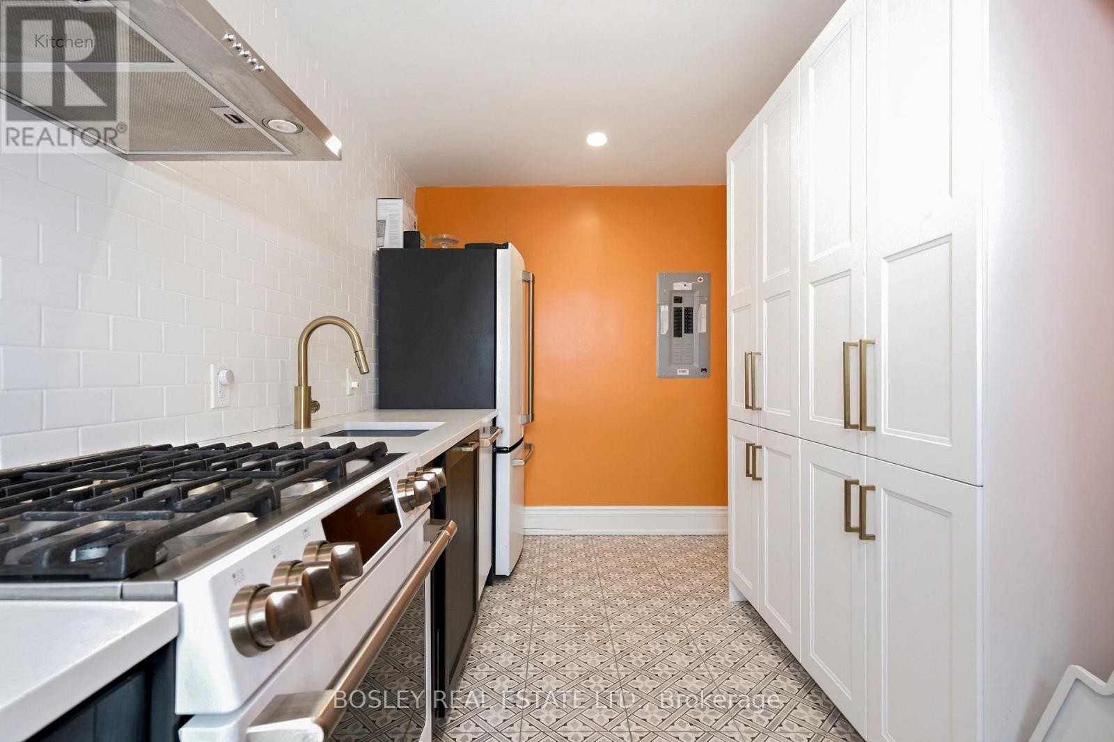 Upper - 178 High Park Avenue, Toronto, Ontario M6P 2S4 - Photo 10 - W13677808
