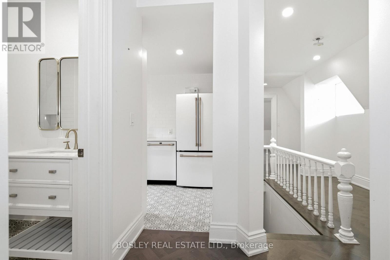 Upper - 178 High Park Avenue, Toronto, Ontario M6P 2S4 - Photo 5 - W13677808
