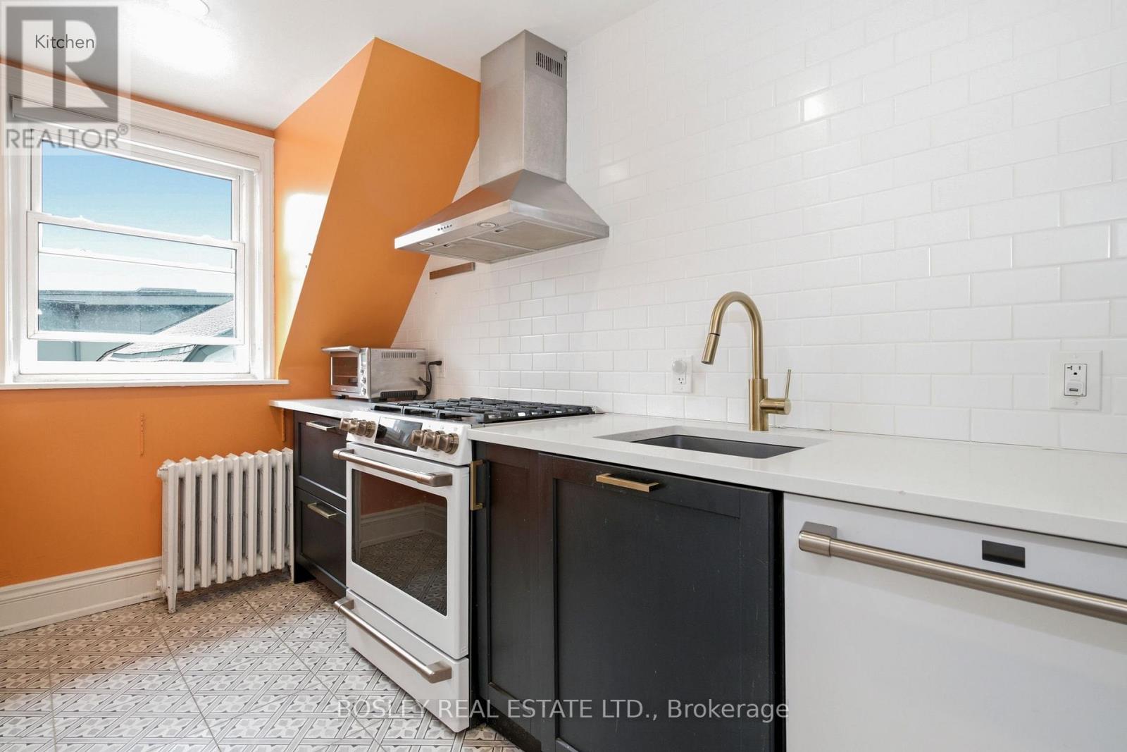 Upper - 178 High Park Avenue, Toronto, Ontario M6P 2S4 - Photo 8 - W13677808