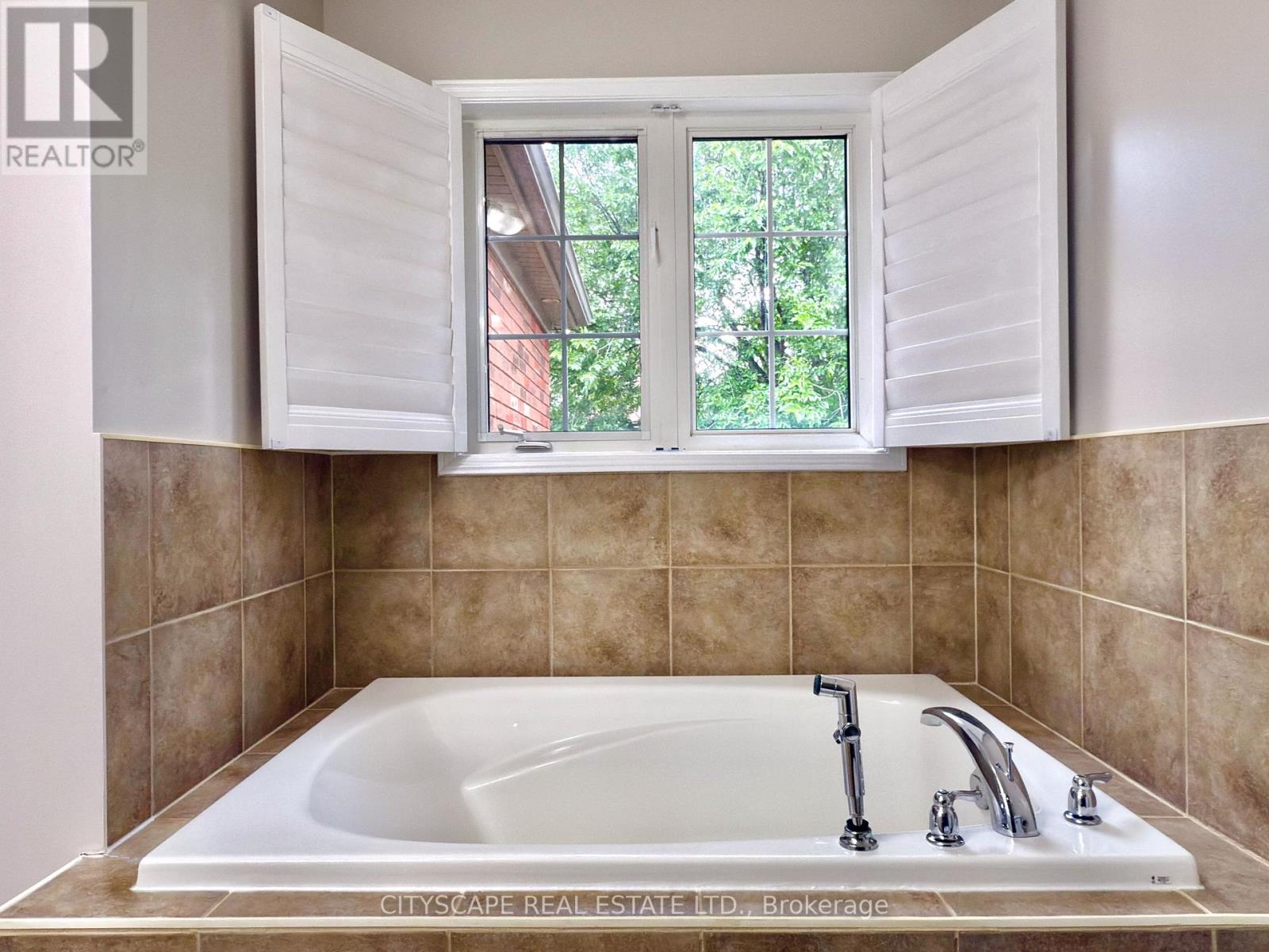 5409 Bestview Way, Mississauga, Ontario  L5M 0B8 - Photo 26 - W13677842