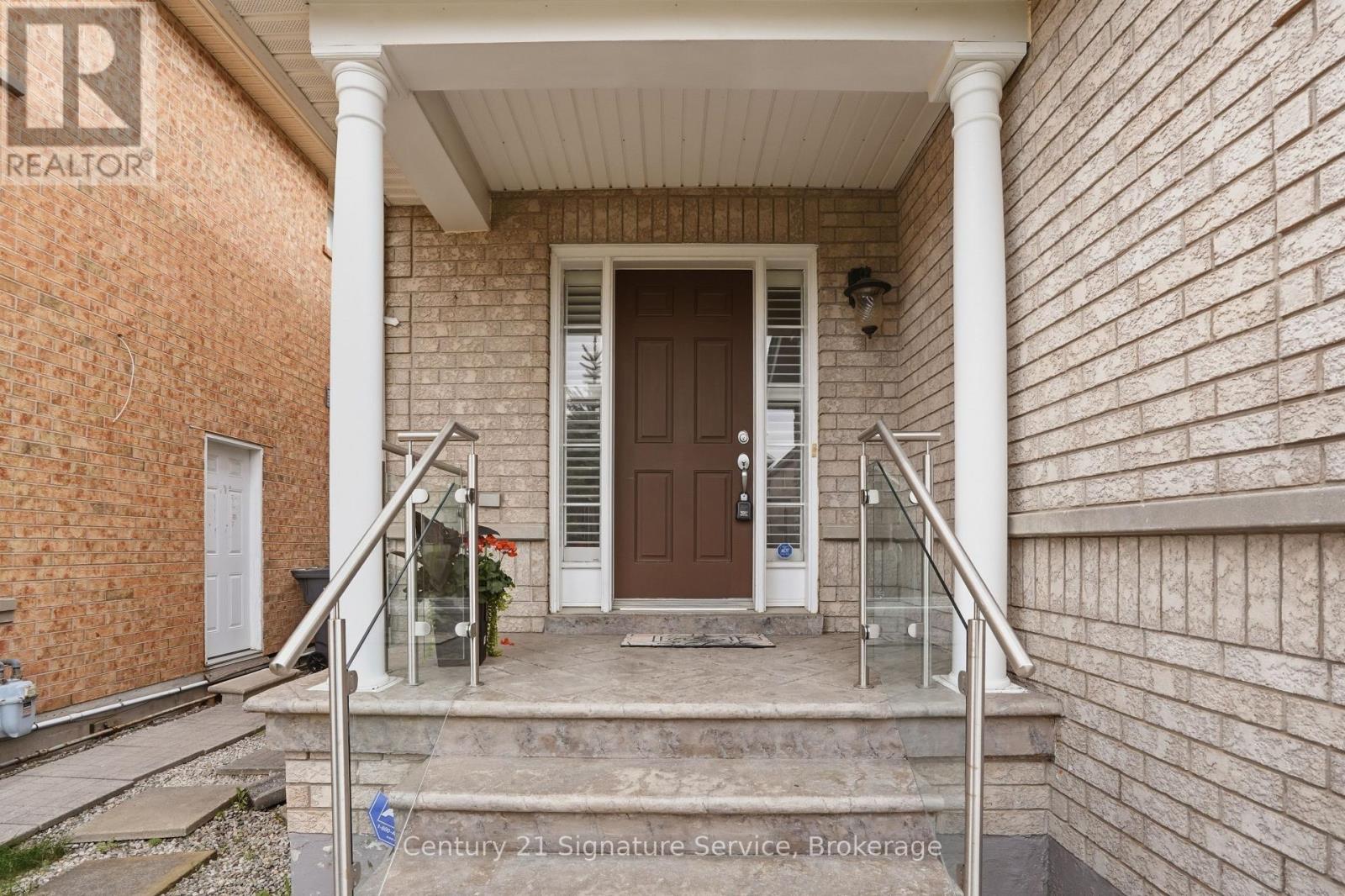 4 Cloverlawn Street, Brampton, Ontario  L7A 3X6 - Photo 4 - W13677844