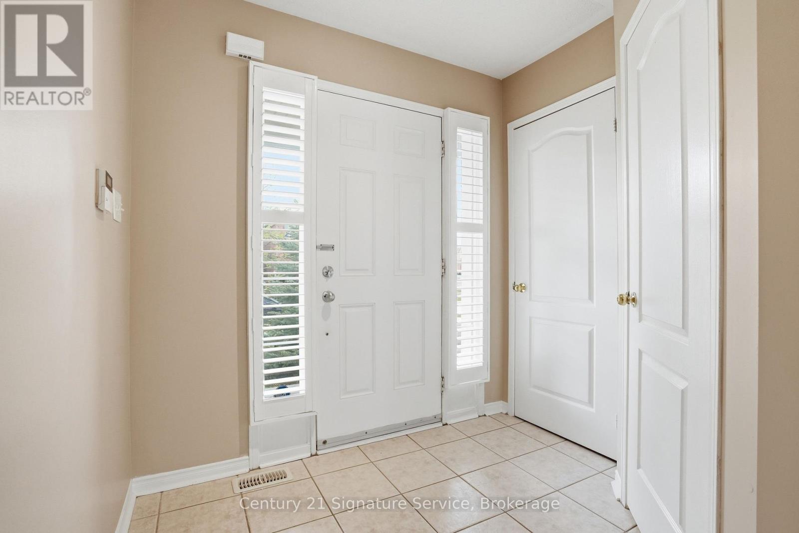 4 Cloverlawn Street, Brampton, Ontario  L7A 3X6 - Photo 5 - W13677844
