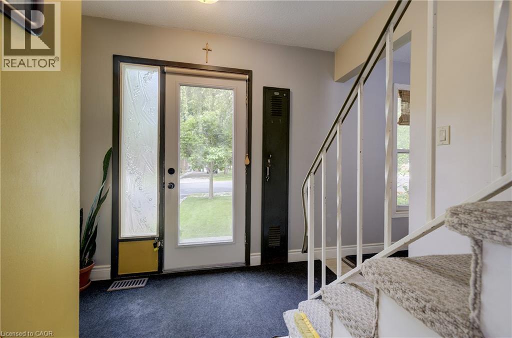 124 Queensway Drive, St. Jacobs, Ontario  N0B 2N0 - Photo 5 - 40855436