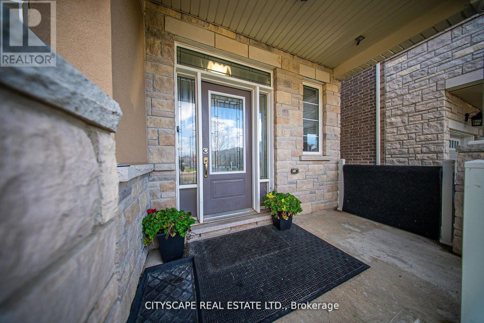 28 Celano Drive, Hamilton, Ontario  L8B 1V3 - Photo 3 - X13677798