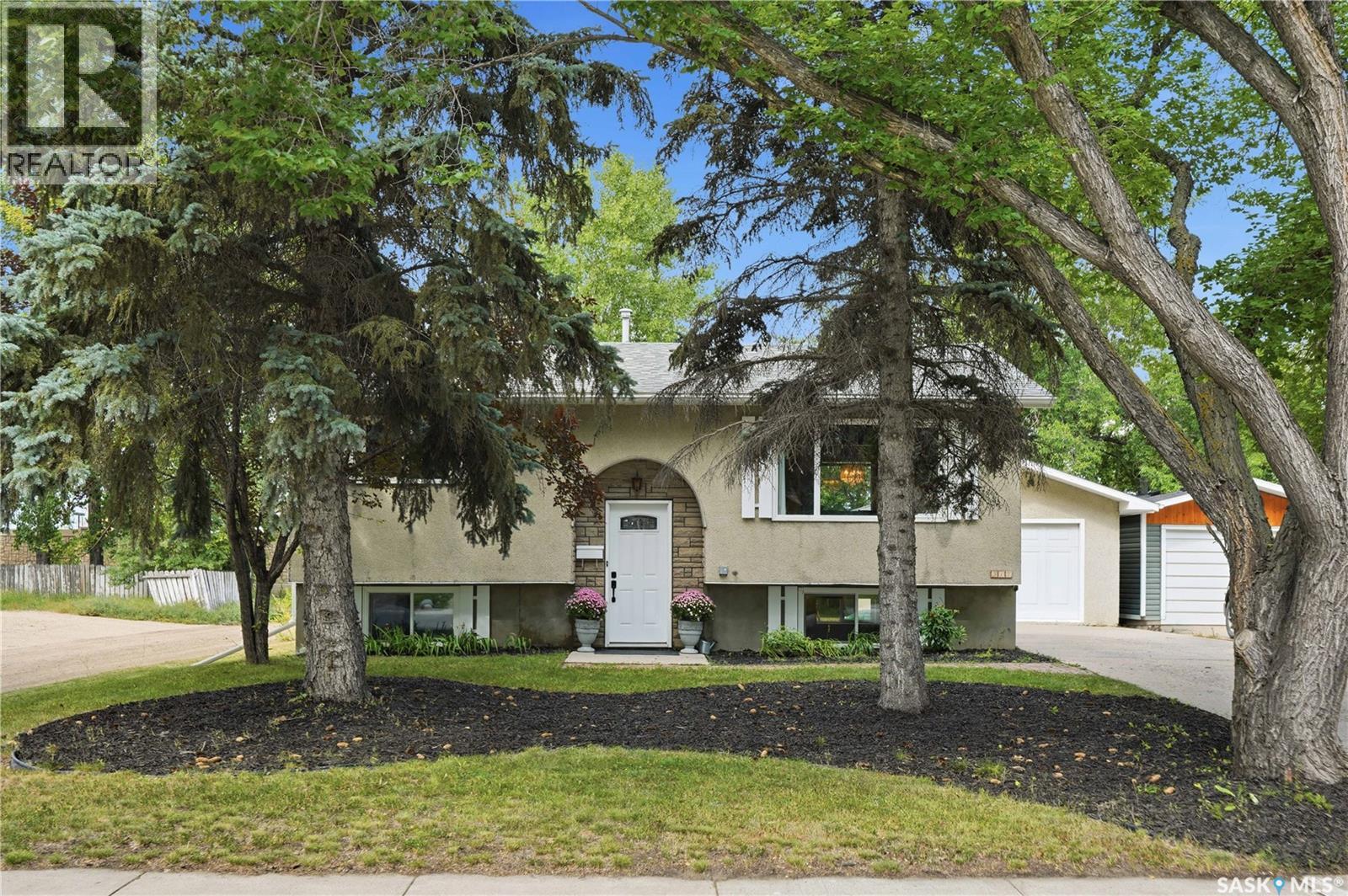 317 Simon Fraser Crescent, Saskatoon, Saskatchewan  S7H 3T5 - Photo 1 - SK045629