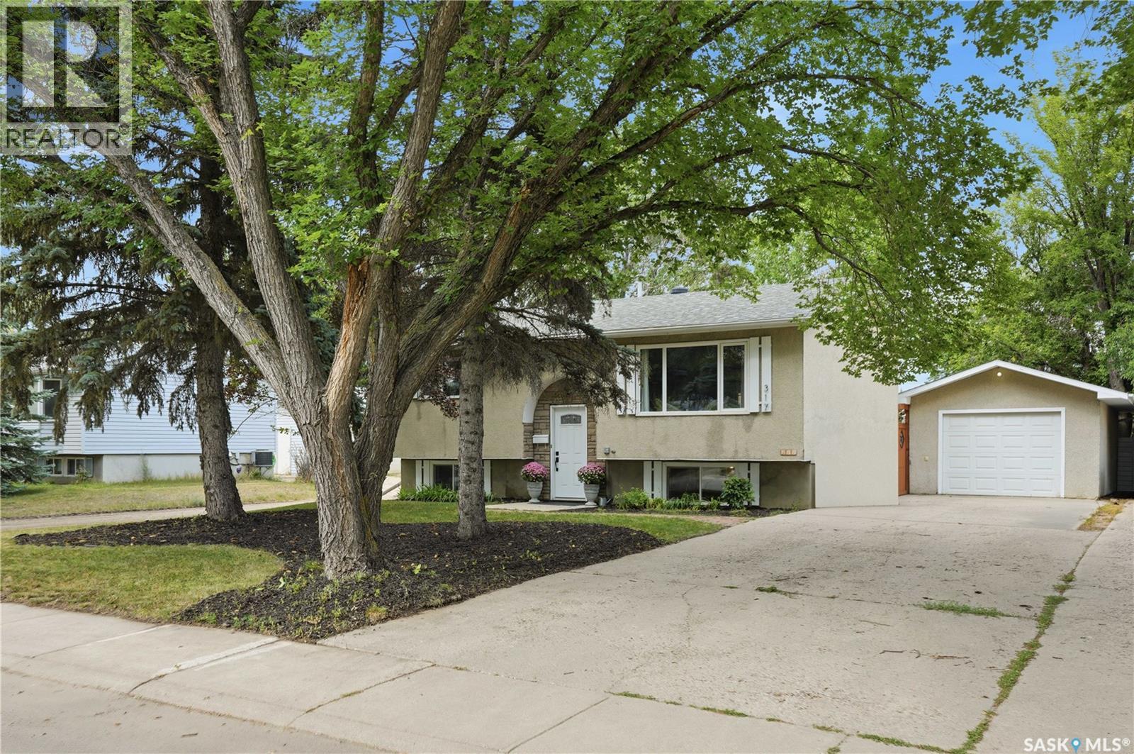317 Simon Fraser Crescent, Saskatoon, Saskatchewan  S7H 3T5 - Photo 3 - SK045629