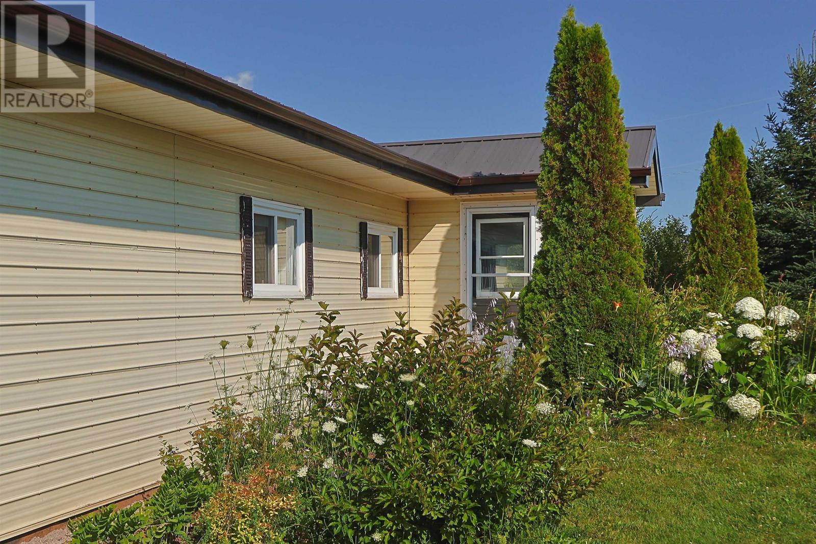 4 Maple Drive, Rocky Point, Prince Edward Island  C0A 1H2 - Photo 17 - 202620674
