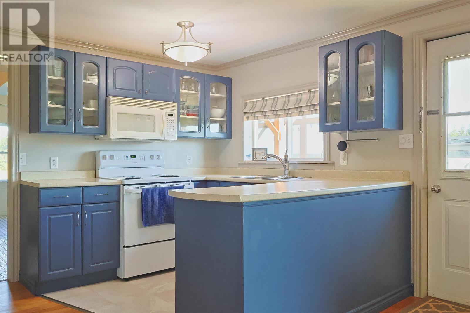 4 Maple Drive, Rocky Point, Prince Edward Island  C0A 1H2 - Photo 4 - 202620674